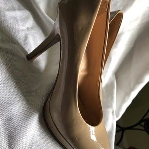 Perfect nude color pumps